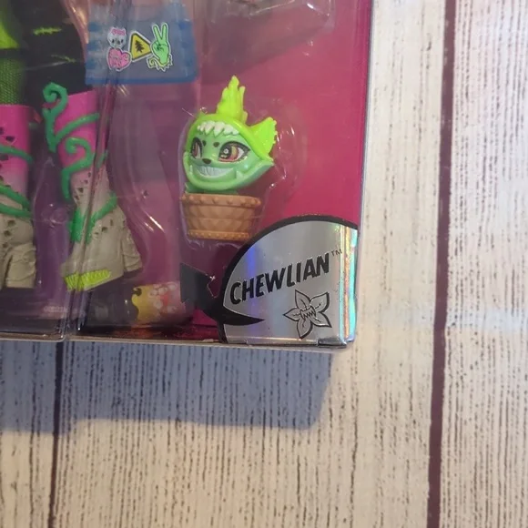 Monster High Venus McFlytrap Doll - Picture 2 of 4
